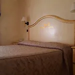 칼튼 카프리 호텔 3*