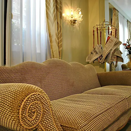 Carlton Capri Hotel