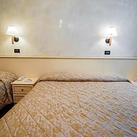 Ξενοδοχείο Carlton Capri 3*