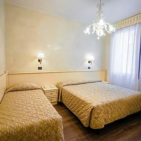 Ξενοδοχείο Carlton Capri 3*