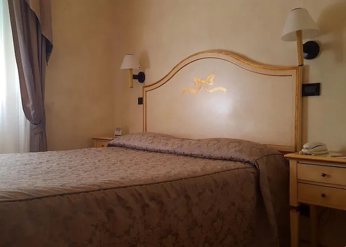 Carlton Capri Hotel 3*