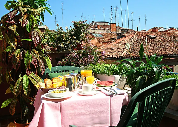 Carlton Capri Hotel