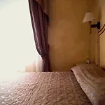Carlton Capri Отель