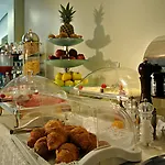 Carlton Capri Отель 3*