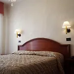Carlton Capri Отель 3*