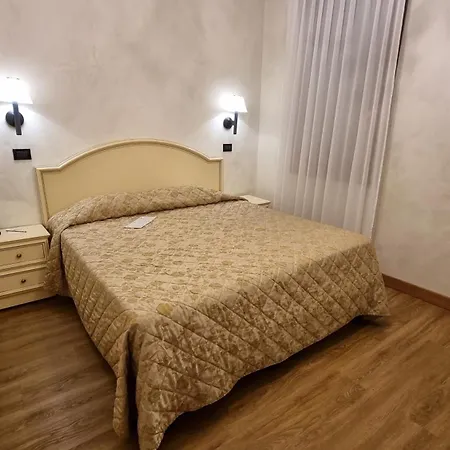 Carlton Capri Hotel