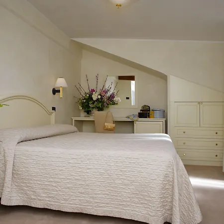 Hotel Carlton Capri 3*