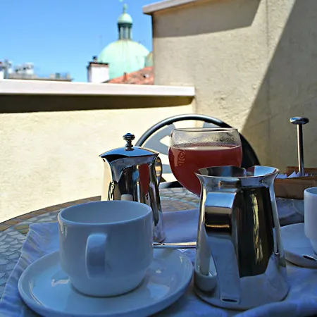 Carlton Capri Отель