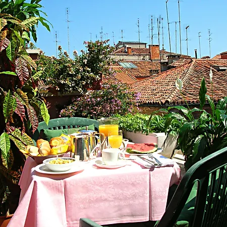 Carlton Capri Hotel