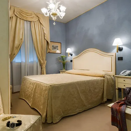 Отель Carlton Capri 3*