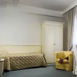 Carlton Capri Hotel